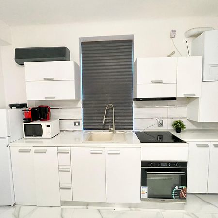 White 2 Apartment Букурещ Екстериор снимка
