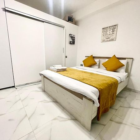 White 2 Apartment Букурещ Екстериор снимка