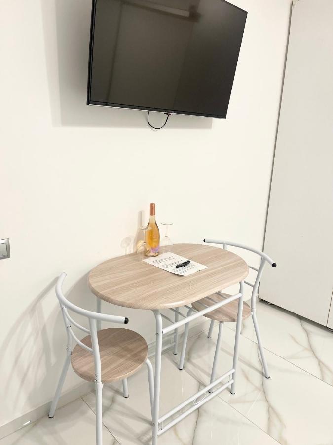 White 2 Apartment Букурещ Екстериор снимка