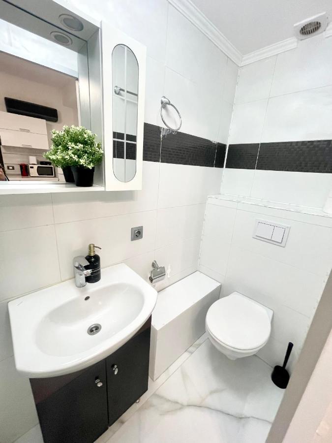 White 2 Apartment Букурещ Екстериор снимка